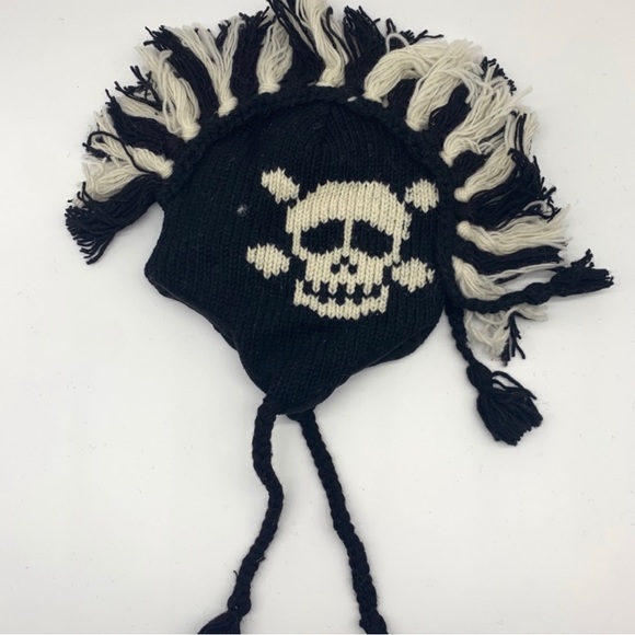 Mohawk Skull Beanie - Picture 4 of 6